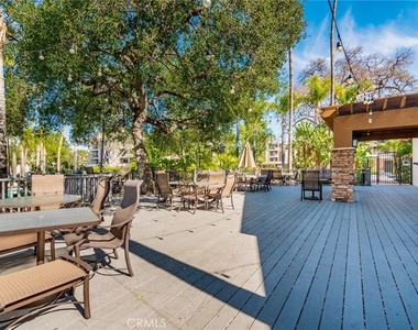 5565 Canoga Avenue - Photo Thumbnail 30