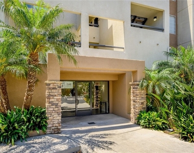 5565 Canoga Avenue - Photo Thumbnail 2