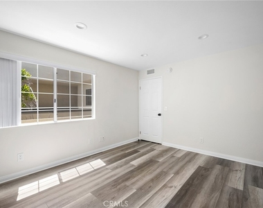 5565 Canoga Avenue - Photo Thumbnail 20