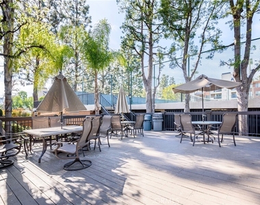 5565 Canoga Avenue - Photo Thumbnail 31