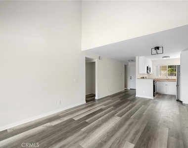 5565 Canoga Avenue - Photo Thumbnail 11