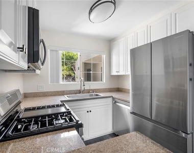 5565 Canoga Avenue - Photo Thumbnail 13