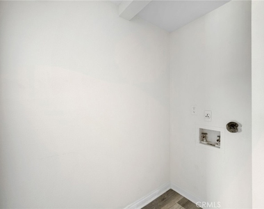5565 Canoga Avenue - Photo Thumbnail 22