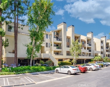 5565 Canoga Avenue - Photo Thumbnail 1