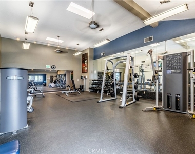 5565 Canoga Avenue - Photo Thumbnail 25