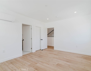 5654 1/2 Cartwright Avenue - Photo Thumbnail 21