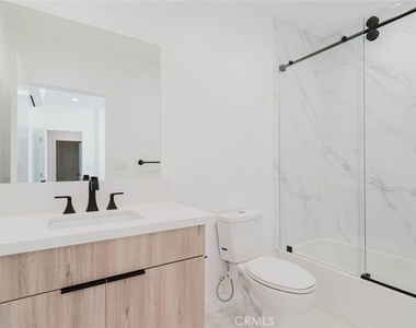 5654 1/2 Cartwright Avenue - Photo Thumbnail 19