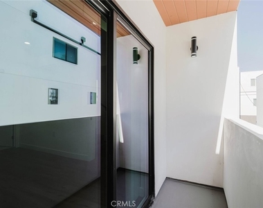 5654 1/2 Cartwright Avenue - Photo Thumbnail 31