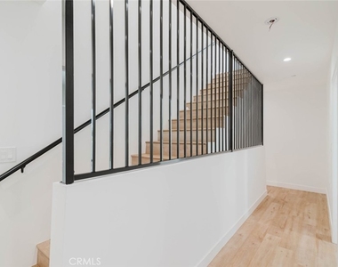 5654 1/2 Cartwright Avenue - Photo Thumbnail 34