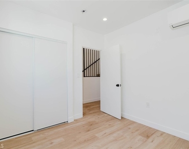 5654 1/2 Cartwright Avenue - Photo Thumbnail 20