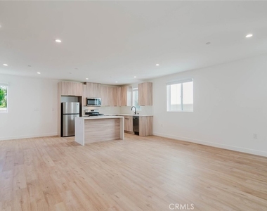 5654 1/2 Cartwright Avenue - Photo Thumbnail 5