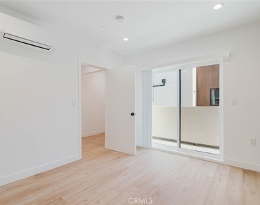 5654 1/2 Cartwright Avenue - Photo Thumbnail 25