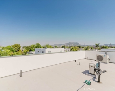 5654 1/2 Cartwright Avenue - Photo Thumbnail 38