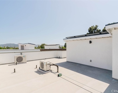 5654 1/2 Cartwright Avenue - Photo Thumbnail 39
