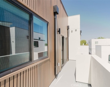 5654 1/2 Cartwright Avenue - Photo Thumbnail 33
