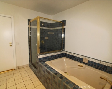 3694 Berwick Drive - Photo Thumbnail 13
