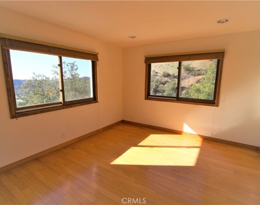 3694 Berwick Drive - Photo Thumbnail 4