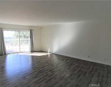 3694 Berwick Drive - Photo Thumbnail 6
