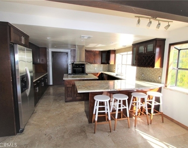 3694 Berwick Drive - Photo Thumbnail 2