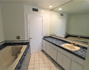 3694 Berwick Drive - Photo Thumbnail 14