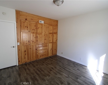 3694 Berwick Drive - Photo Thumbnail 7