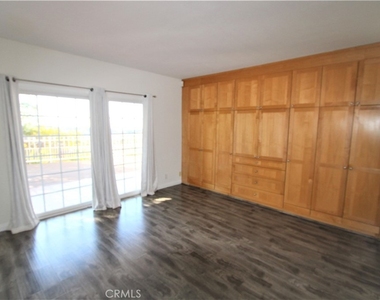 3694 Berwick Drive - Photo Thumbnail 10