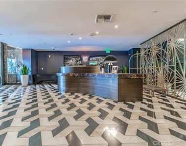 1050 S Grand Avenue - Photo Thumbnail 22