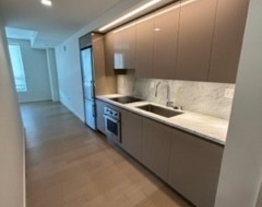 1050 S Grand Avenue - Photo Thumbnail 6