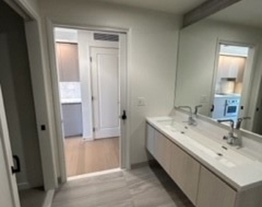 1050 S Grand Avenue - Photo Thumbnail 14