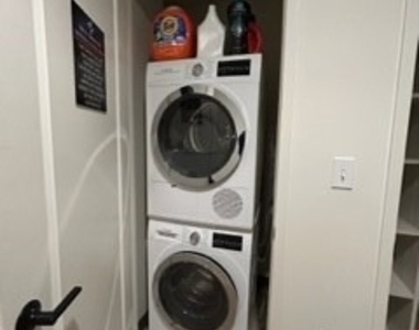 1050 S Grand Avenue - Photo Thumbnail 4
