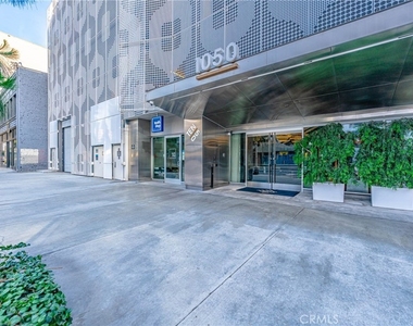 1050 S Grand Avenue - Photo Thumbnail 25