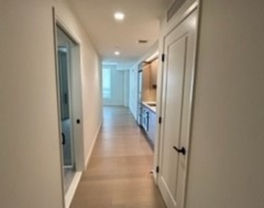 1050 S Grand Avenue - Photo Thumbnail 5