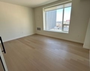 1050 S Grand Avenue - Photo Thumbnail 9