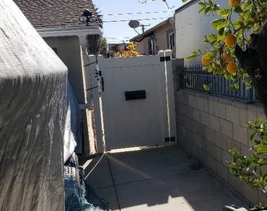 1040 E I - Photo Thumbnail 12