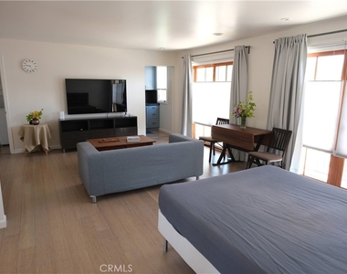 1955 Las Lomitas Drive - Photo Thumbnail 4