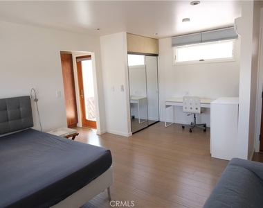 1955 Las Lomitas Drive - Photo Thumbnail 6