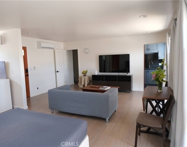 1955 Las Lomitas Drive - Photo Thumbnail 5