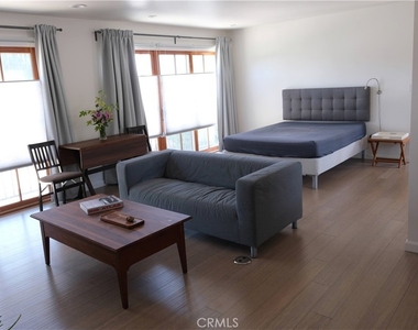 1955 Las Lomitas Drive - Photo Thumbnail 3