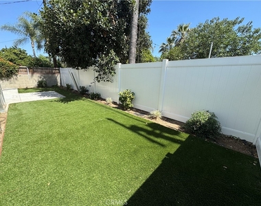 15236 Kingsbury Street - Photo Thumbnail 14