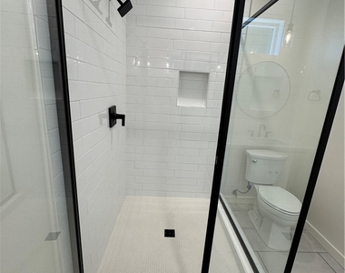 15236 Kingsbury Street - Photo Thumbnail 7