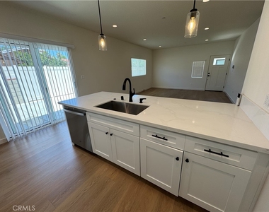 15236 Kingsbury Street - Photo Thumbnail 2