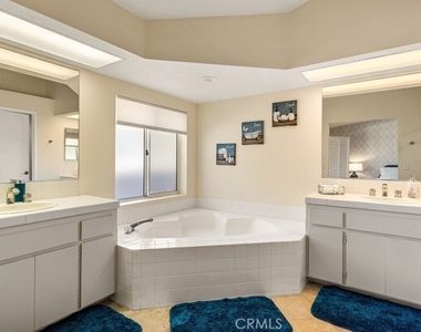 344 Vista Royale - Photo Thumbnail 15