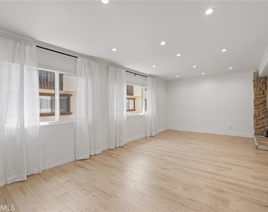 5974 Costello Avenue - Photo Thumbnail 6