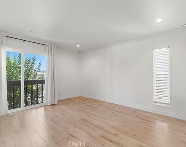 5974 Costello Avenue - Photo Thumbnail 8