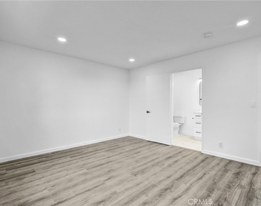 13750 Hubbard Street - Photo Thumbnail 15