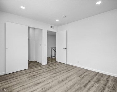 13750 Hubbard Street - Photo Thumbnail 21