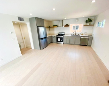 2320 Fernleaf Street - Photo Thumbnail 9