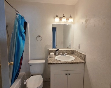 929 W Sierra Madre - Photo Thumbnail 2