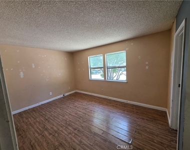 929 W Sierra Madre - Photo Thumbnail 3