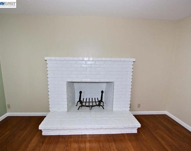 6909 Macarthur  Blvd - Photo Thumbnail 6